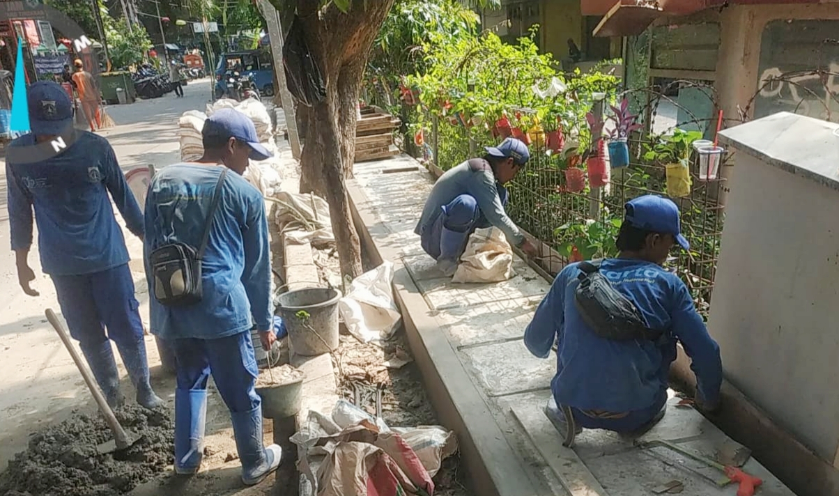 Pasukan biru Satgas SDA Sawah Besar Bereaksi 