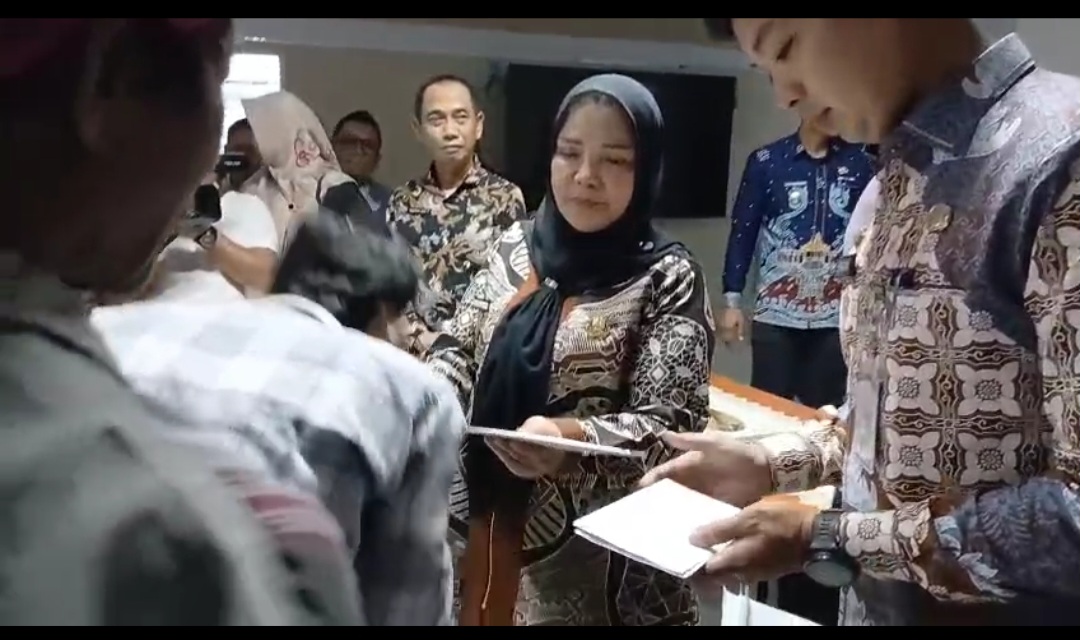 Pemkot Bandarlampung Beri Bantuan Musibah dan Umroh Gratis Bagi Warga Lansia