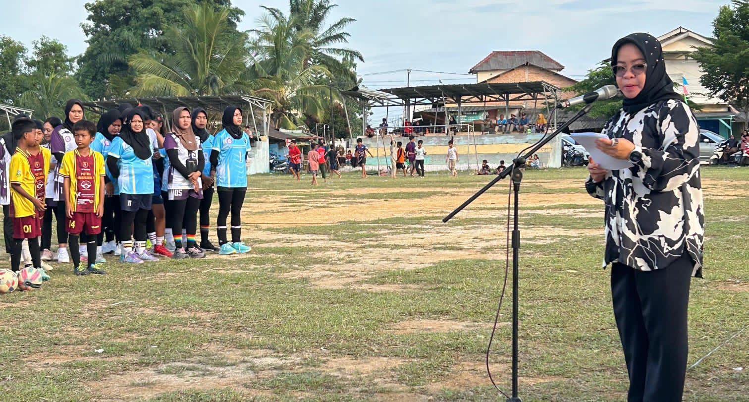 Bupati Elfianah Buka Turnamen Sepak Bola Bupati CUP U12