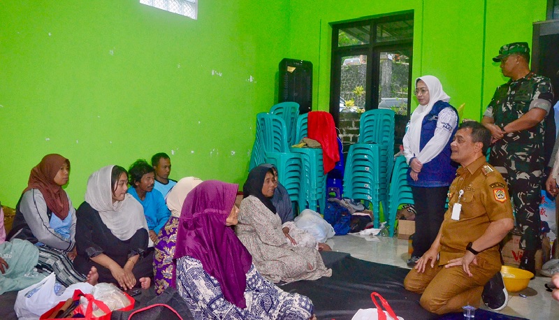 Tinjau Longsor Banjarnegara, Ahmad Luthfi Pastikan Hunian Sementara Siap 3 Hari