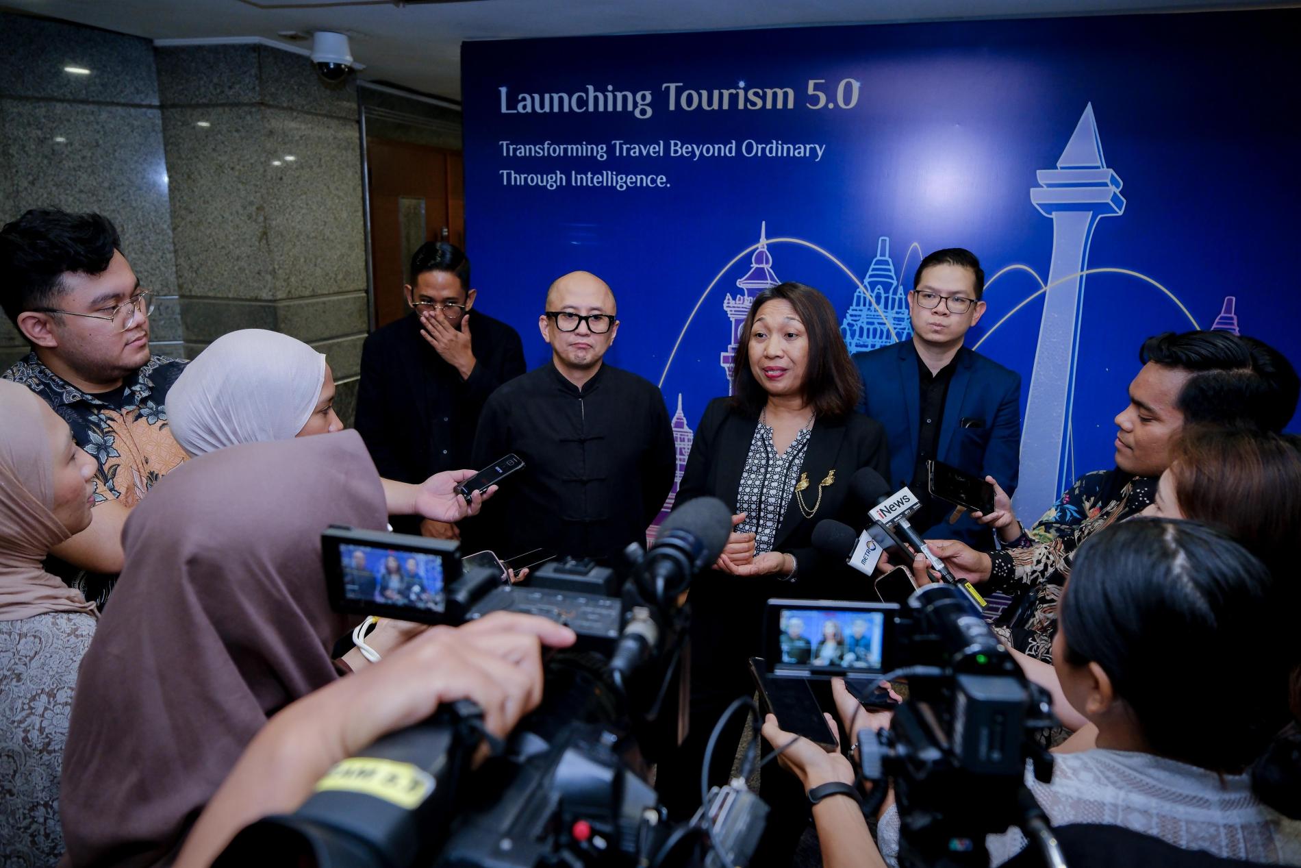 Menteri Pariwisata Perkenalkan “MaiA” Kecerdasan Buatan Khusus Pariwisata