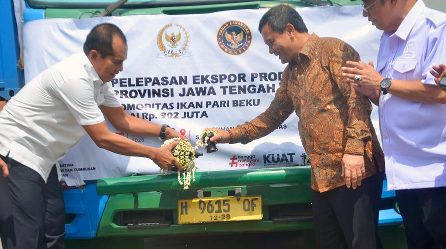 Gubernur Jateng Lepas Ekspor Produk UMKM dan Usaha Petani Senilai Rp 10,1 Miliar