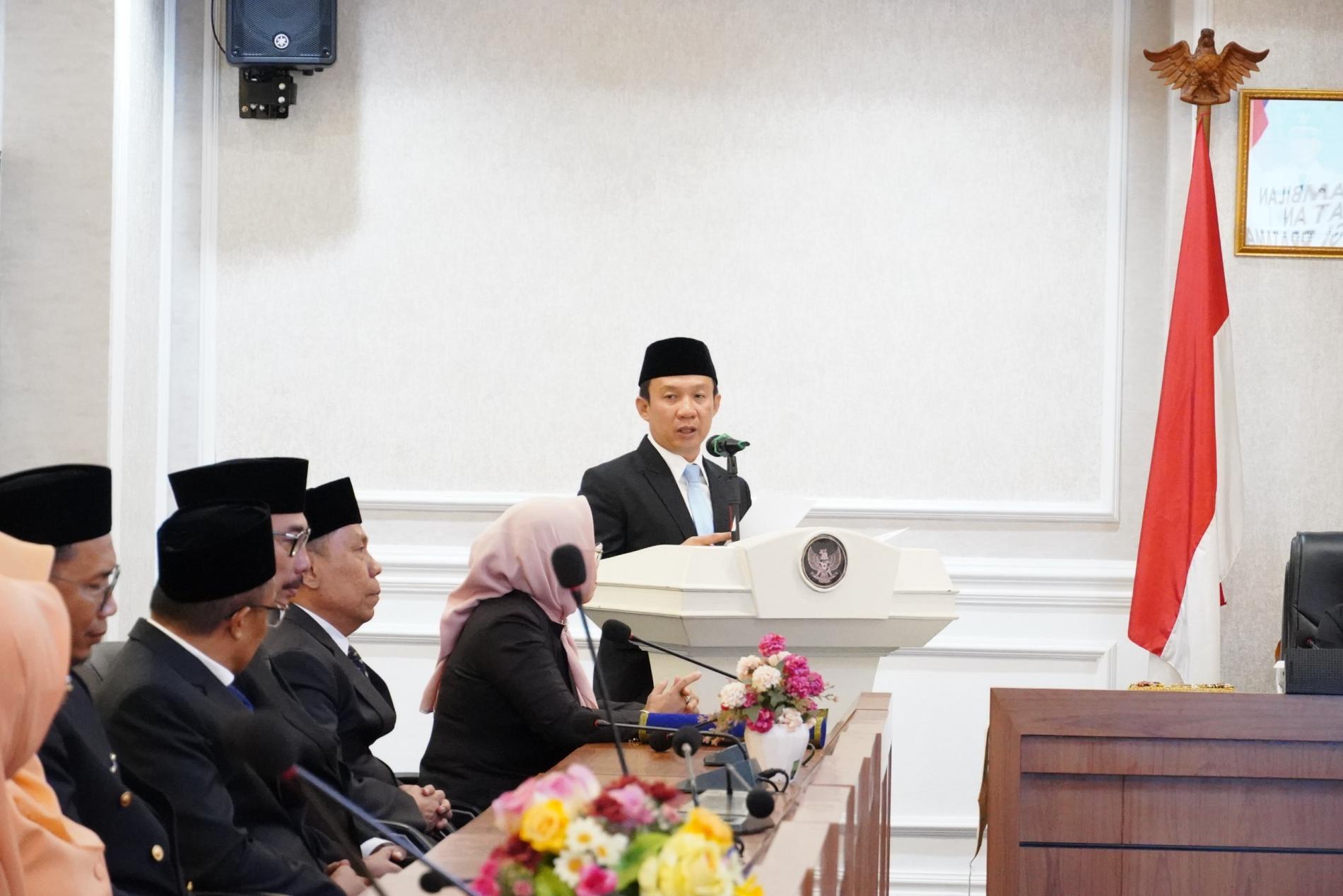 Lantik Sejumlah Pejabat, Gubernur Tekankan Profesionalitas dan Inovasi Layanan Publik