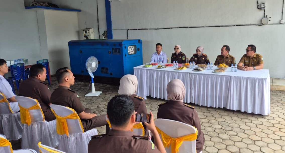 Serahkan SLHS Kepada SPPG, Bukti Kejari Pesawaran Turut Hadir di Program MBG