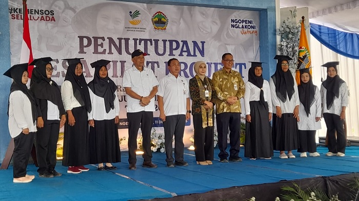 Wamensos RI Graduasi 300 KPM di Ngesrepbalong, Suasana Layaknya Prosesi Wisuda