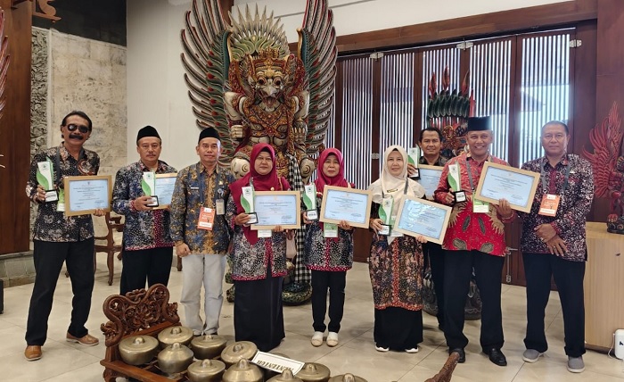 Tujuh Sekolah di Rembang Raih Penghargaan Adiwiyata Nasional 2025