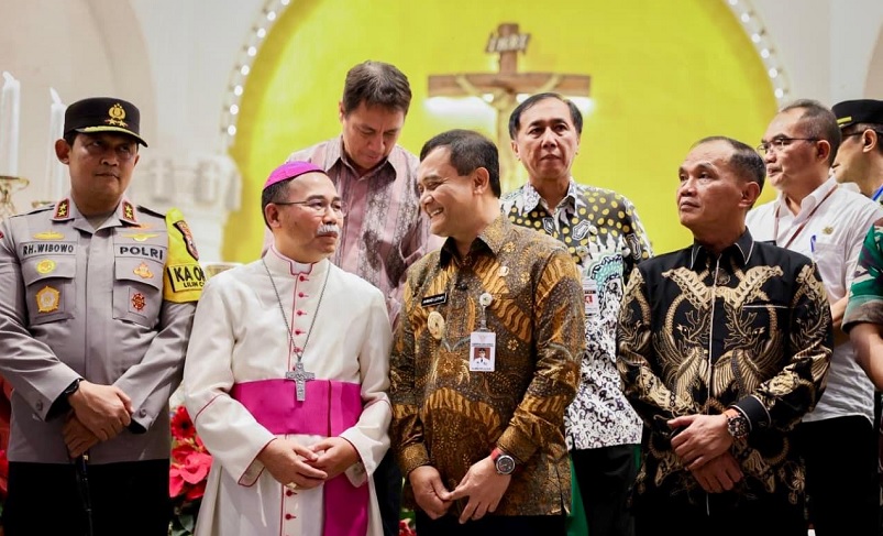 Sapa Jemaat Natal, Gubernur Jateng Minta Doakan Keselamatan Negeri