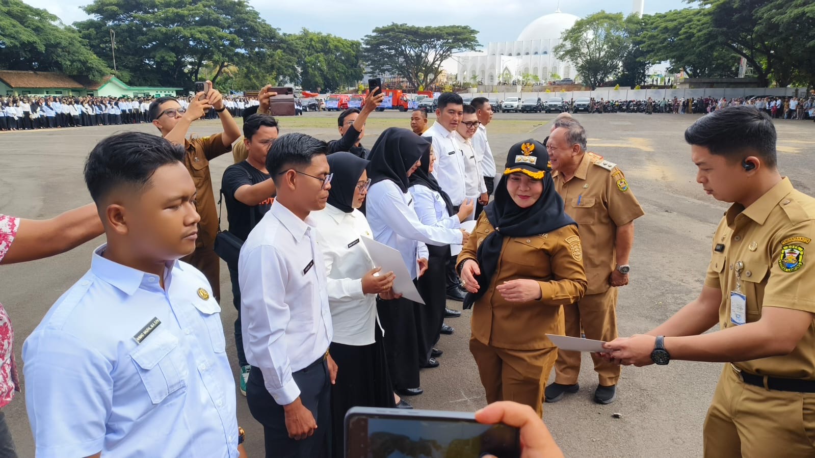 Ribuan PPPK Kota Bandarlampung Nerima SK Dari Wali Kota Eva Dwiana