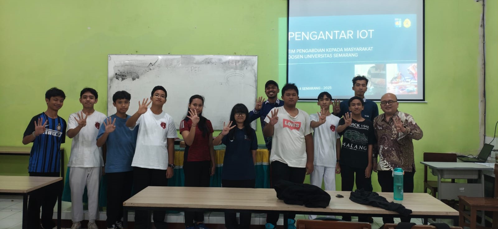 10 Siswa Terpilih SMAN 4 Ikuti Pelatihan Internet of Things Tim PkM USM