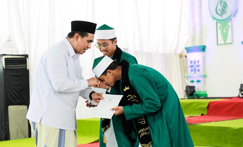 Wagub Jateng Serahkan Bisyaroh bagi  22 Penghafal Al-Quran