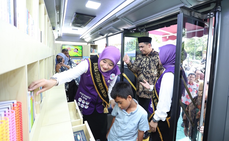 Bus Pintar Keliling Diluncurkan di Surakarta, Nawal Yasin Berharap Minat Baca Masyarakat Meningkat