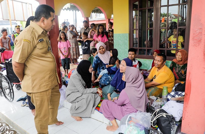 Tinjau Posko Banjir di Pekalongan, Wagub Jateng Minta Evakuasi Dua Lansia dari  Pengungsian
