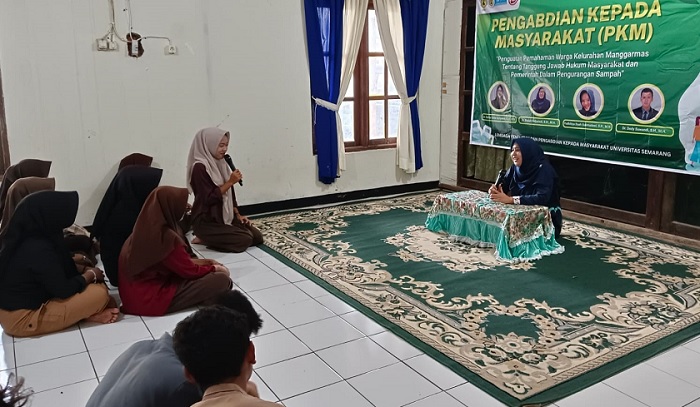 Tim USM Sosialisasikan Paham Hukum Warga Desa Manggarmas dalam Pengurangan Sampah
