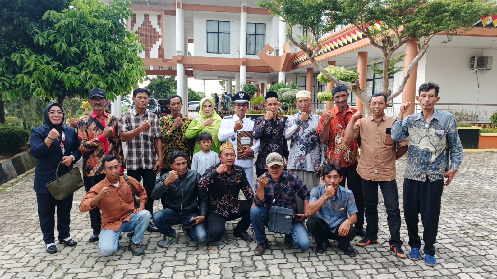 Bupati Tanggamus Lantik 5 PAW Kepala Pekon Terpilih, Ini Kata Kakon Sinar Jawa