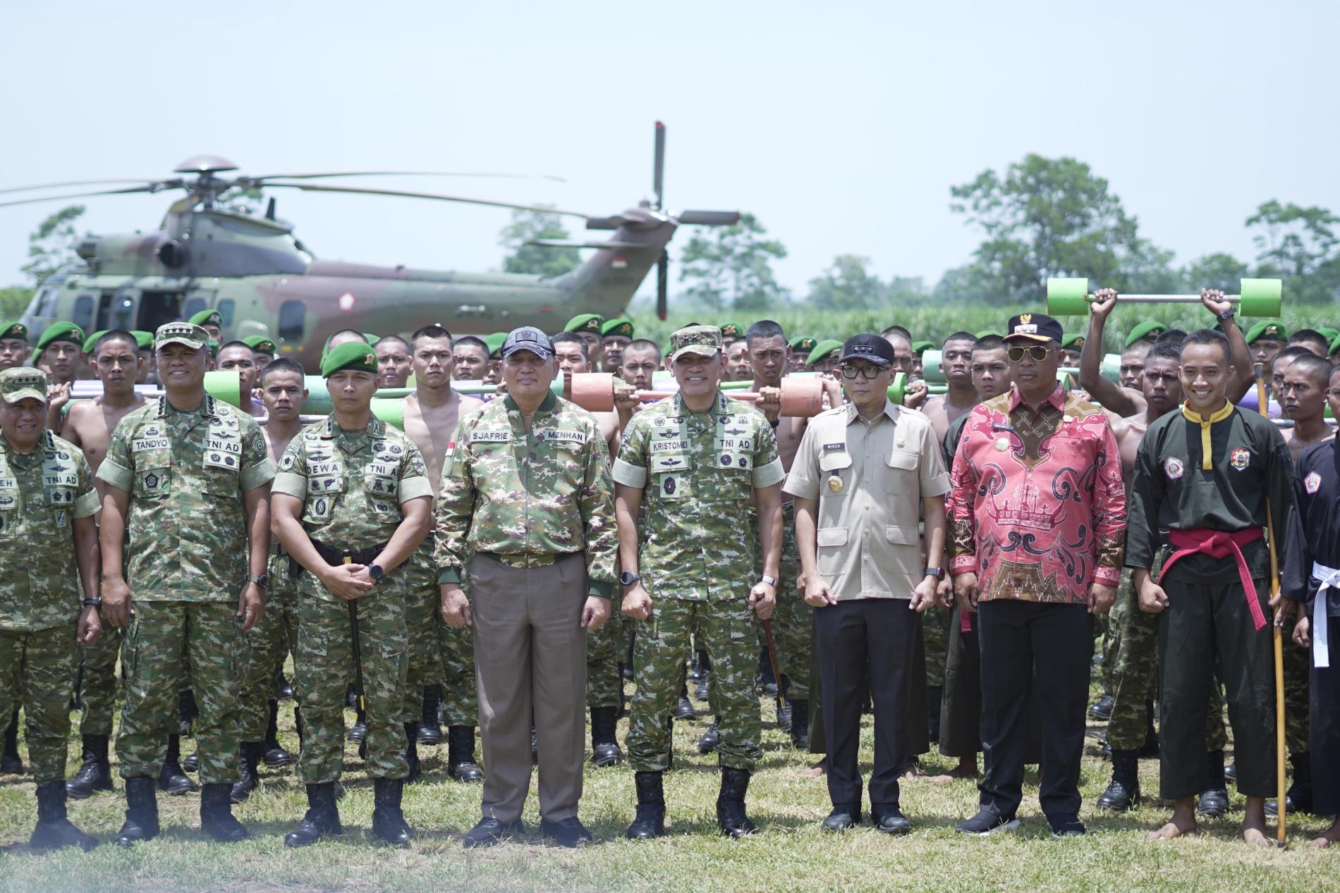 Menhan Didampingi Gubernur Lampung Tinjau Yonif TP 848/SPC di Lampung Tengah