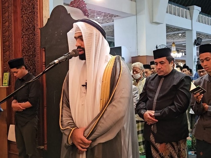 Imam dari UEA Pimpin Salat Tarawih di MAJT, KH Muhyiddin: Hadirkan Nuansa Berbeda