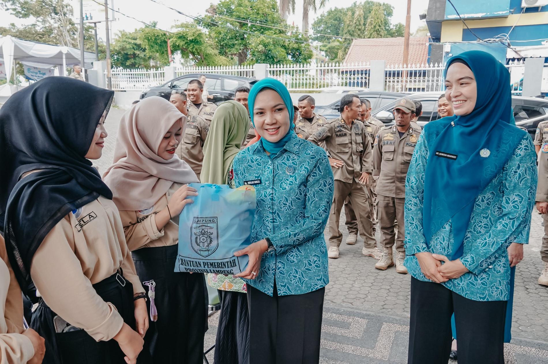 Bakti Sosial Ramadan, TP PKK Provinsi Lampung Salurkan Ratusan Paket Sembako