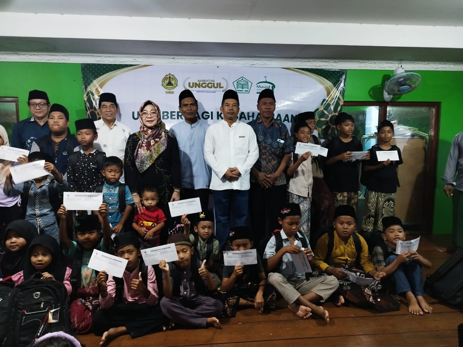 Bakti Sosial, USM Santuni Yatim Piatu dan Dhuafa di Desa Timbulsloko Demak