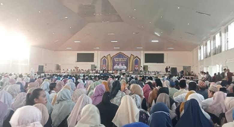  Pemkab Mesuji Gelar Buka Bersama Bupati Elfianah Sampaikan THR AS