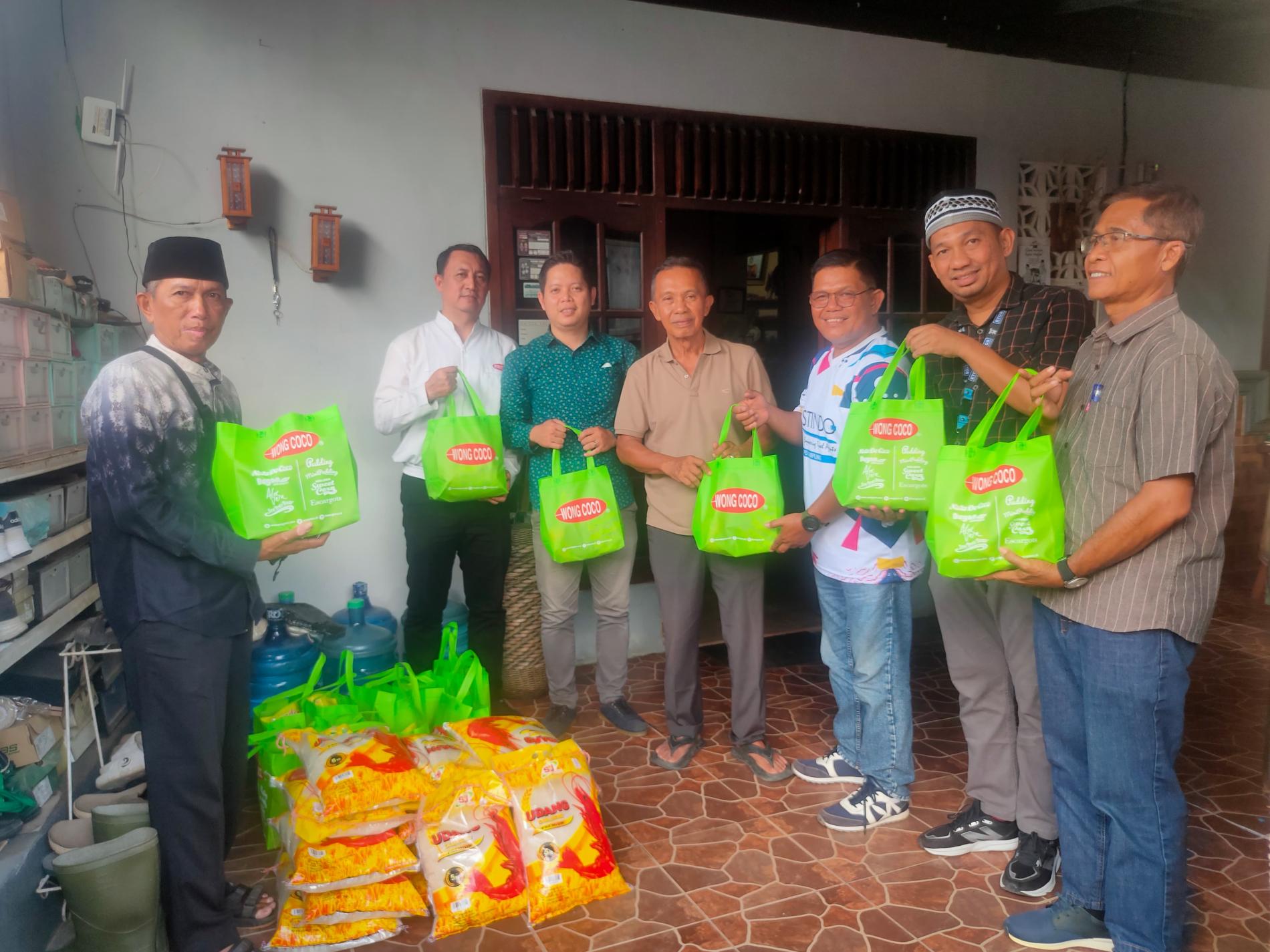 Forum CSR Lampung Bagi Sembako Korban Banjir Bandarlampung dan Lamsel