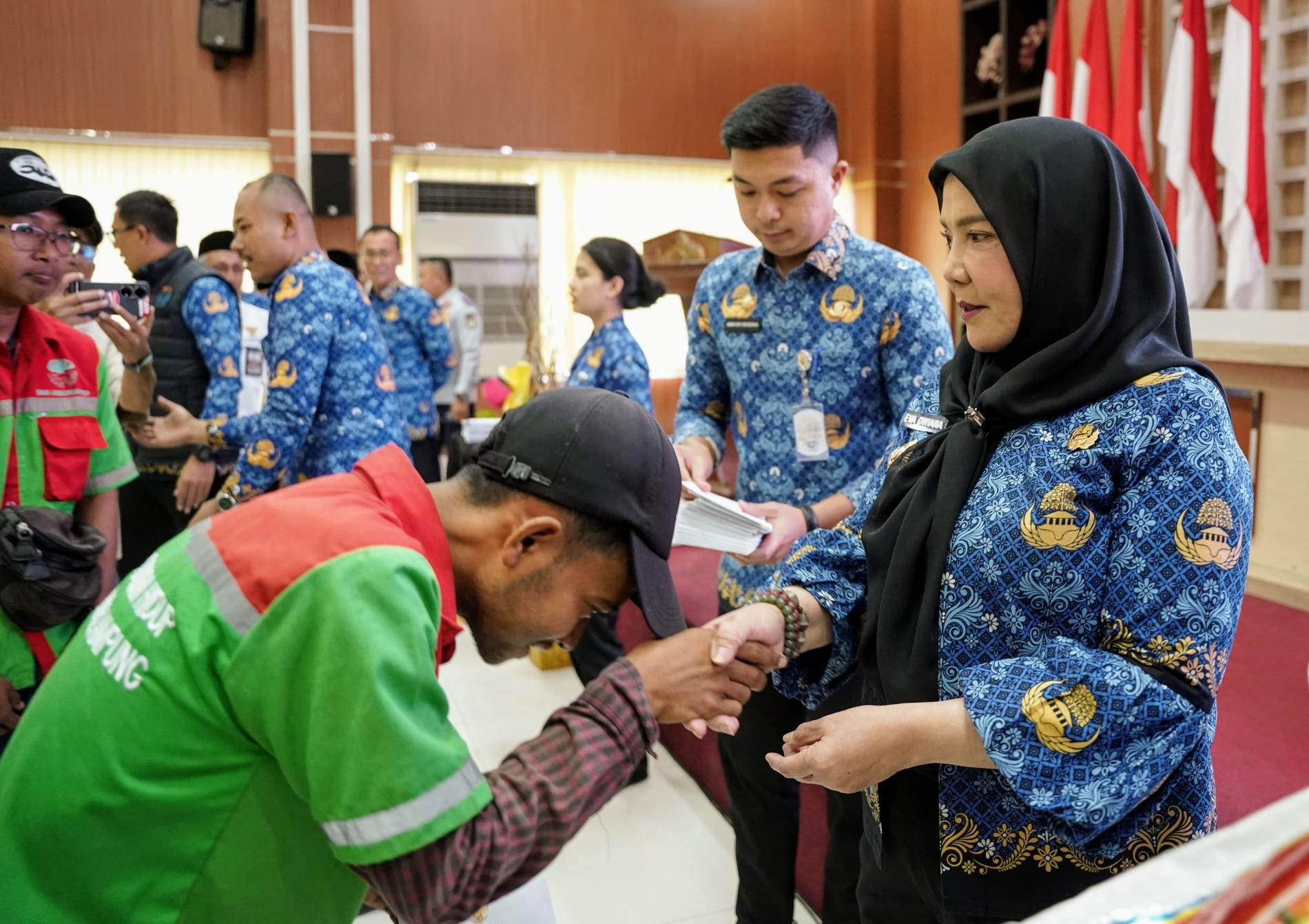 Pemkot Balam Salurkan THR ASN dan Dana Opersional Bagi Ribuan RT,Kaling, Linmas Babinsa dan Bhabinkamtibmas