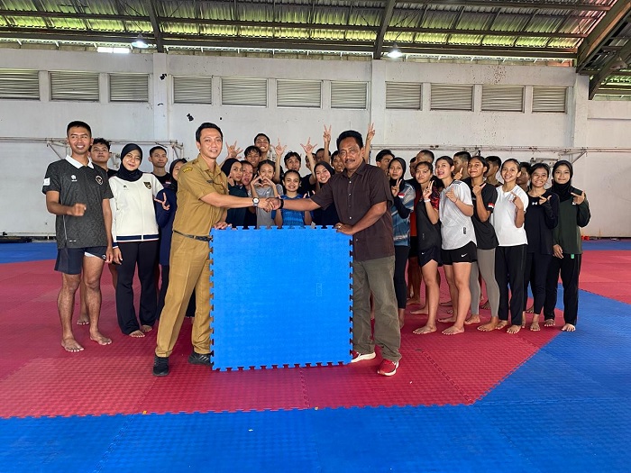 Gebrakan TI Jateng, Bantu Matras Demi Dongkrak Prestasi Taekwondo di Daerah Tertinggal