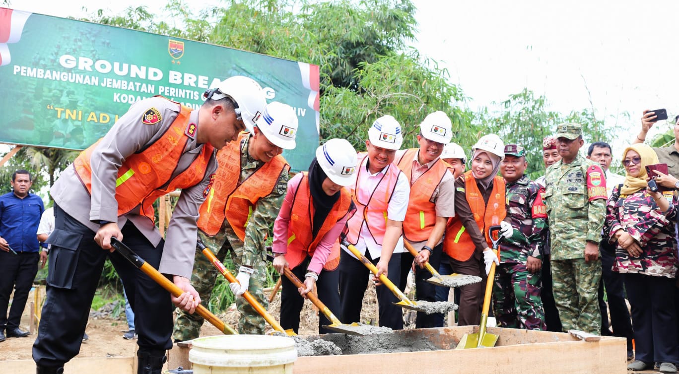 Bupati Nanda Bersama TNI Groundbreaking Jembatan Perintis Garuda di Gedongtataan