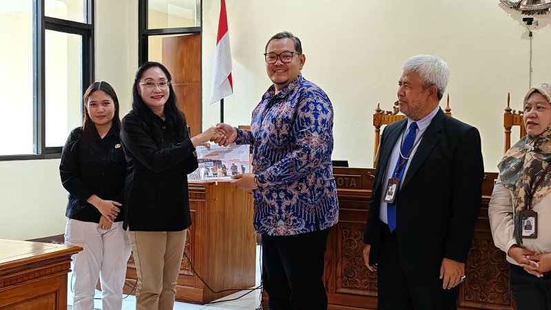 Bawaslu Kota Semarang Serahkan Laporan LIP 2025,  Bukti Komitmen Keterbukaan Informasi