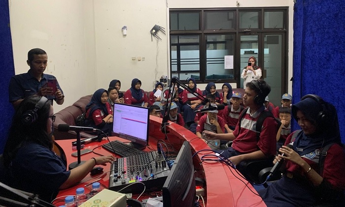 Perkuat Kompetensi Digital, 100 Siswa SMK Texmaco Semarang Kunjungi FTIK USM