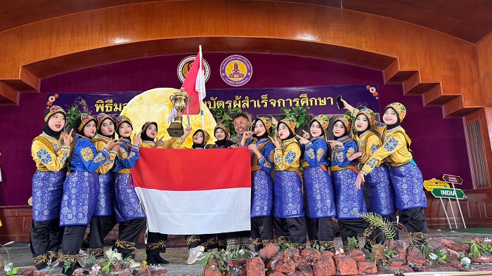 Guncang Thailand, Tim Ratoh Jaroe SMAN 4 Semarang Juara Umum Festival dan Keliling 6 Kota