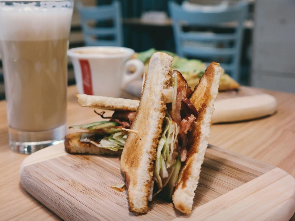 Ternyata Bisa Bantu Manajemen Diet, BLAT Sanwidch Sarapan Tepat di Musim Panas