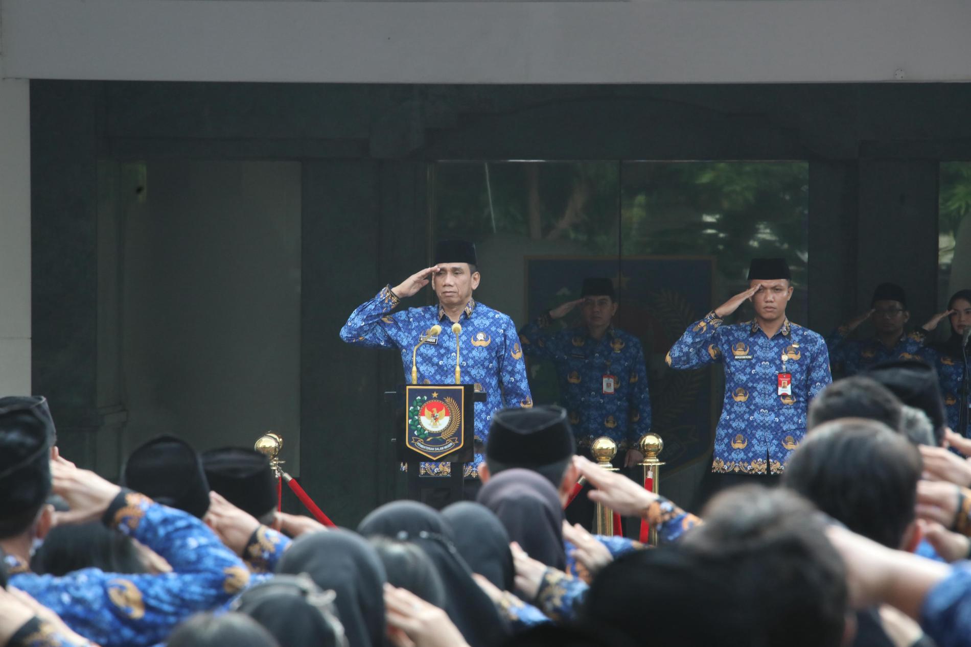 Peringatan Hardiknas 2026: Wamendagri Wiyagus Tekankan Tiga Fondasi Strategis Pendidikan Bermutu