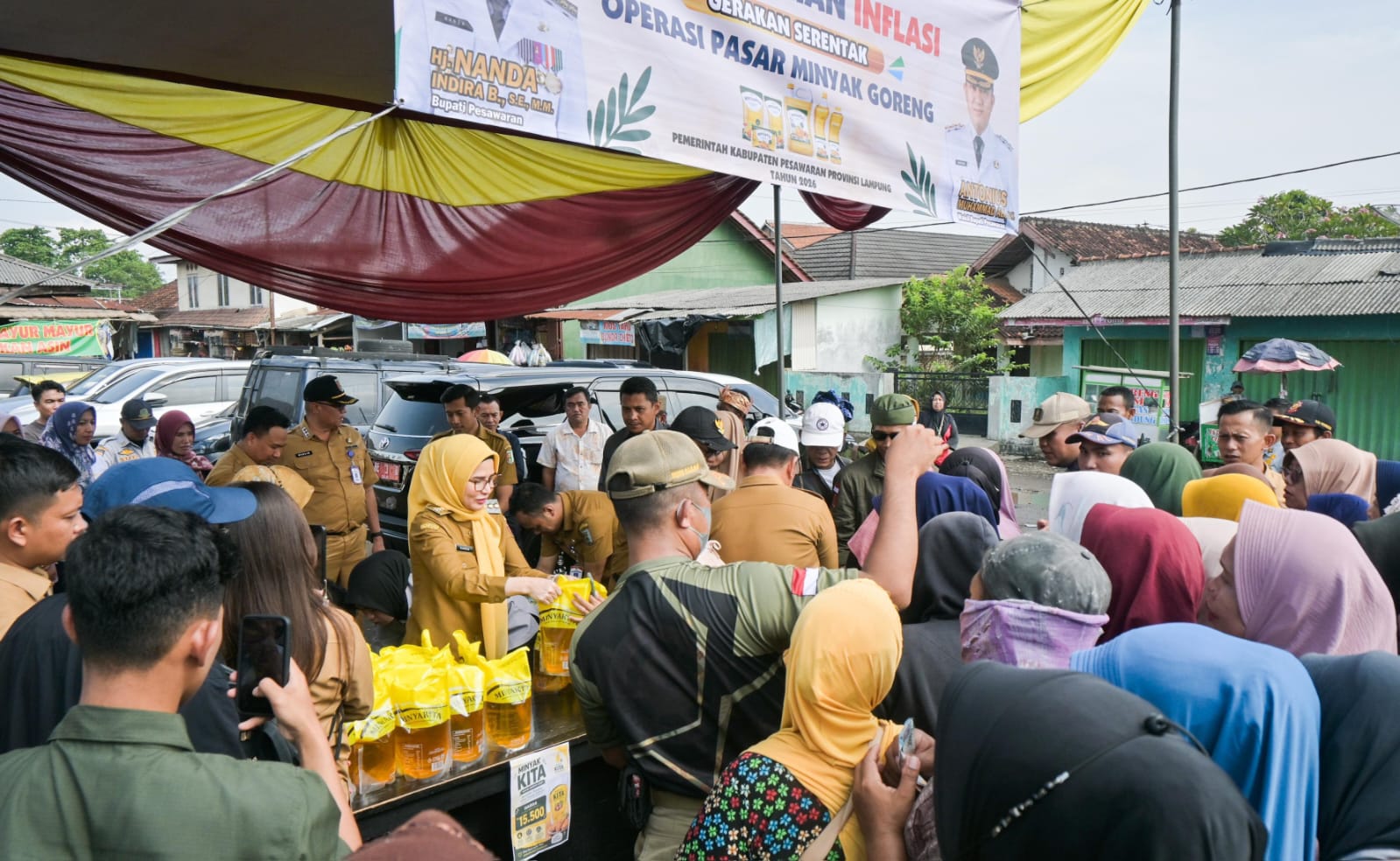 Operasi Pasar Murah Migor di Pasar Gedongtataan Diserbu Ratusan Warga