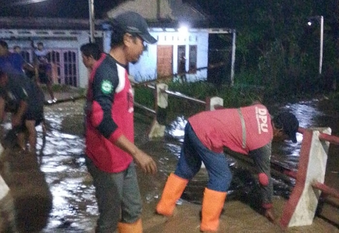 Banjir Tugu-Ngaliyan: Pemkot Semarang Gercep Bersihkan Silayur dan Tambal Tanggul