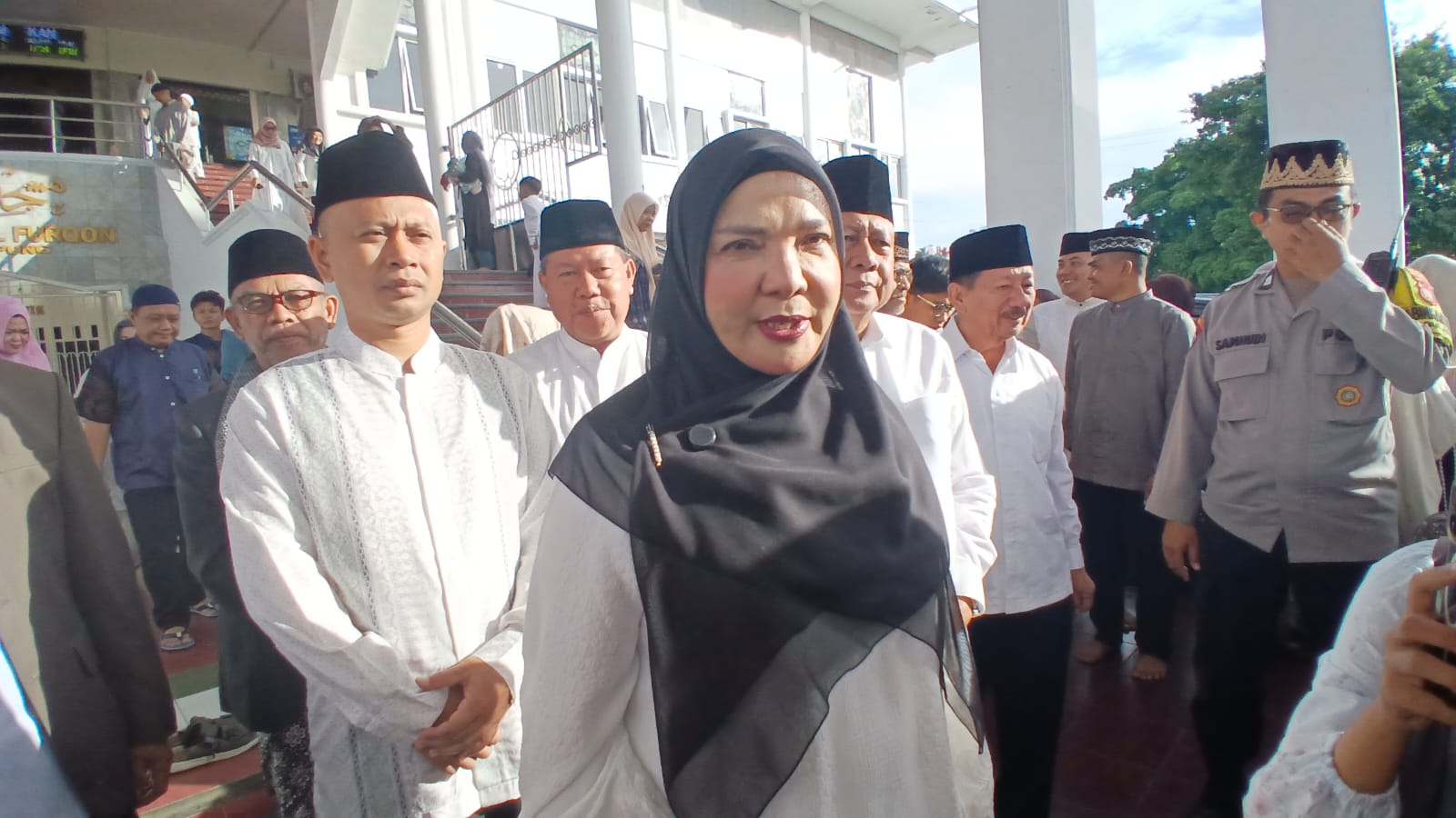 Usai Salat Id, Bunda Eva Gelar Open House dan Silaturahmi Bersama Warga
