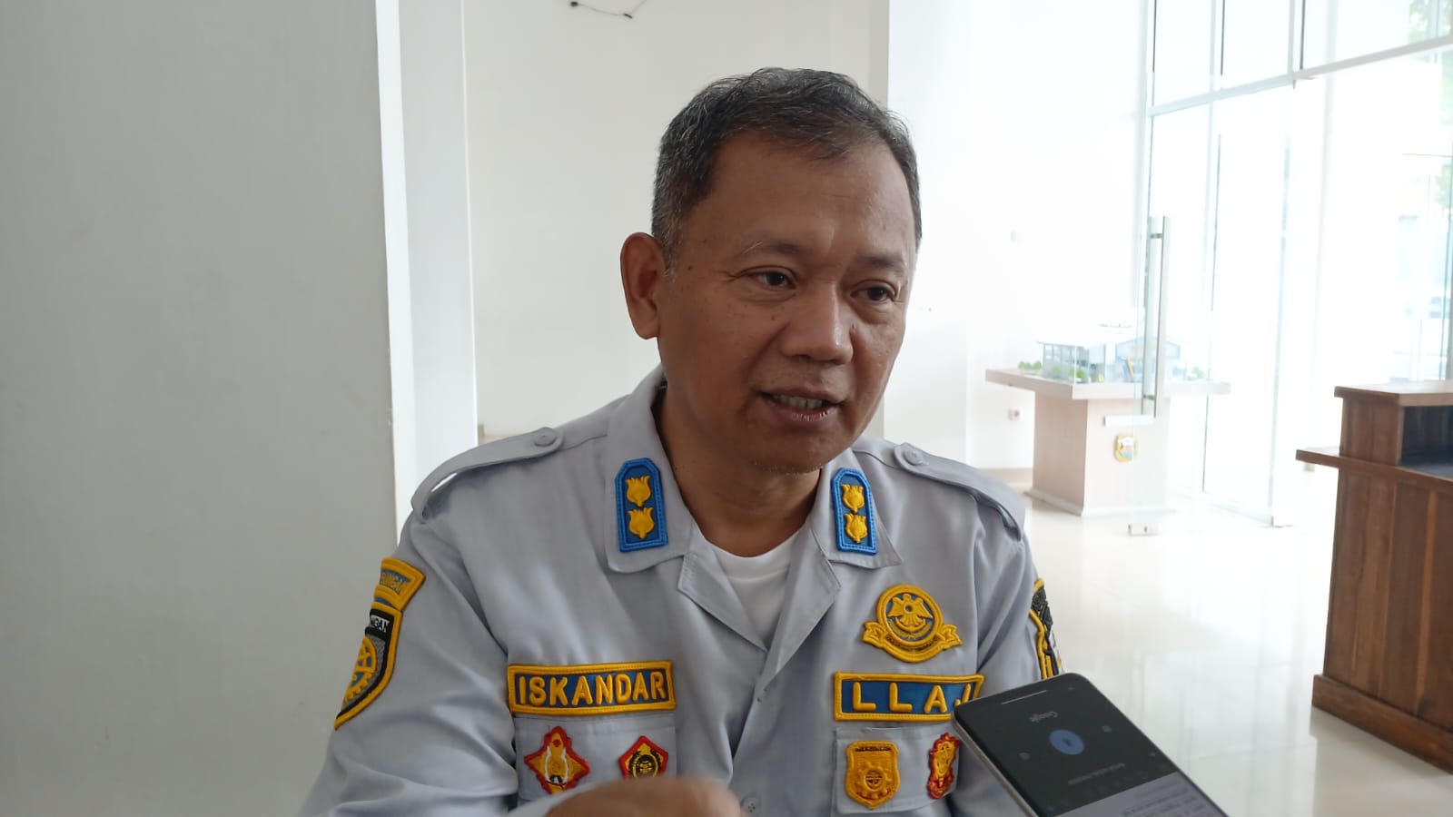 Dishub Soroti Andalalin fave  Hotel Lampung, Trotoar Masih Dipakai Parkir Tamu