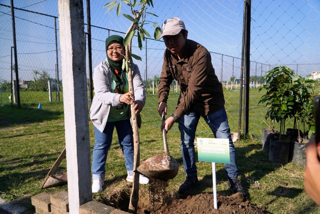 Kegiata penanaman pohon Istimewa Penanaman Pohon