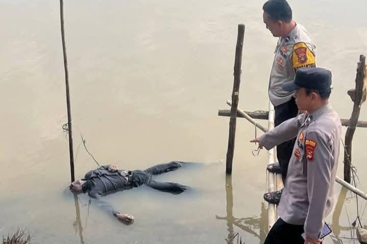 Mayat Pria Tampa Identifikasi Ditemukan Mengapung Di Sungai Tulang Bawang