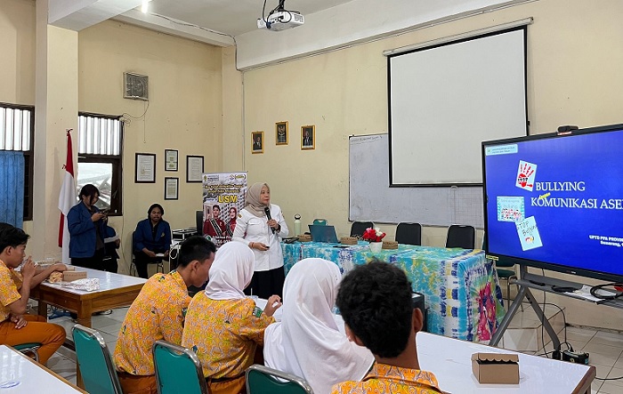 Mahasiswa Ilkom USM Beri Edukasi Siswa SMPN 29 Semarang Cegah Bullying