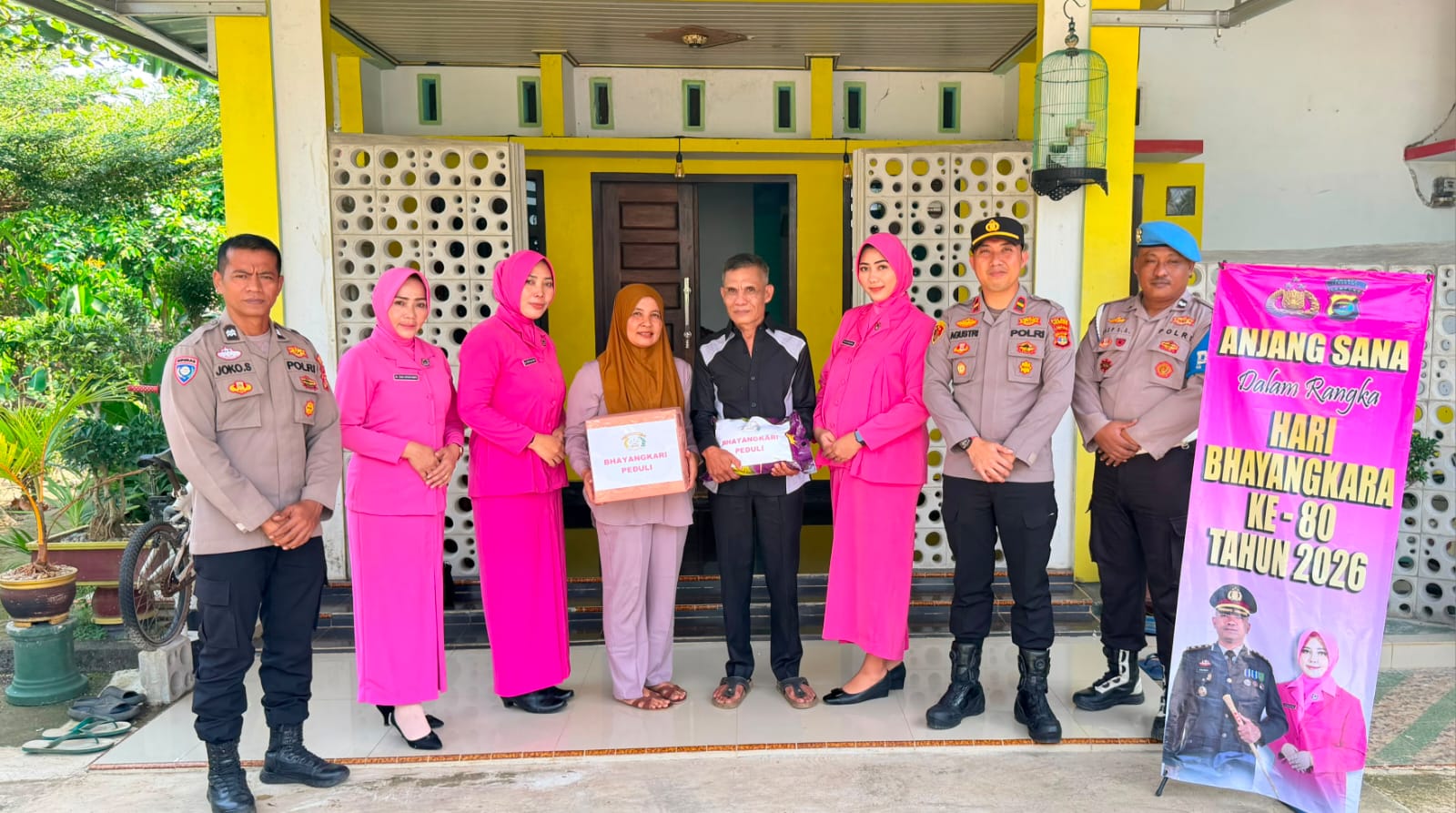 Sambut Hari Bhayangkara ke-80, Polsek Pugung Anjangsana ke Dua Purnawirawan Polri