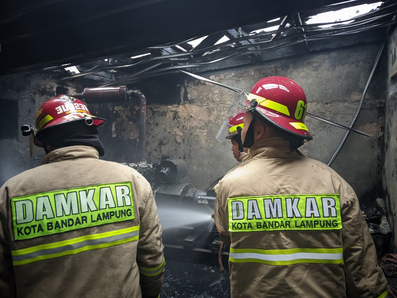 Dua Genset Besar Hotel Arnes Ludes Terbakar, Damkarmat Taklukan Kurang dari 1 Jam