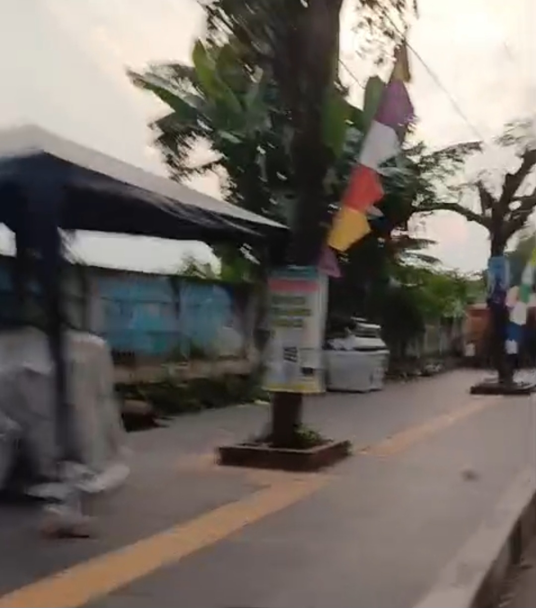 Meski Sudah Diperingatkan, PKL Tetap Berjualan di Trotoar Sultan Agung