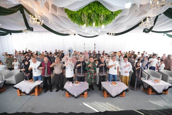 Foto bareng di acara khitan massal Istimewa Khitan Massal
