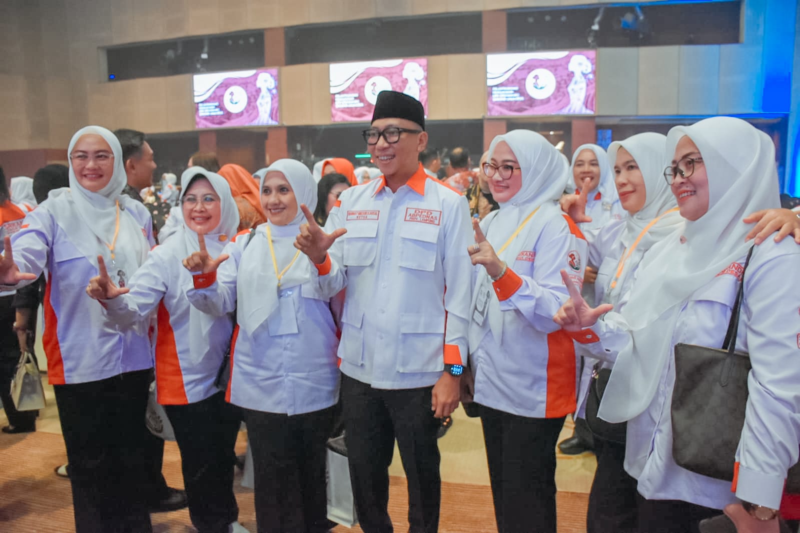 Gubernur Lampung Rahmat Mirzani Djausal Hadiri Pengukuhan Srikandi Jaga Desa, Dorong Peran Perempuan Membangun Desa.