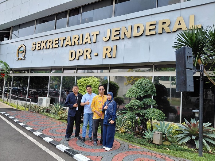 Merasa Dizalimi Pejabat Negara, Seorang Ibu Mengadu ke DPR Demi Hak Asuh Anak