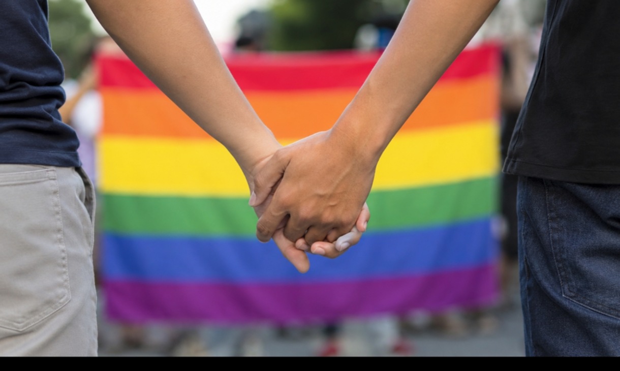 Bendera LGBT mirip pelangi