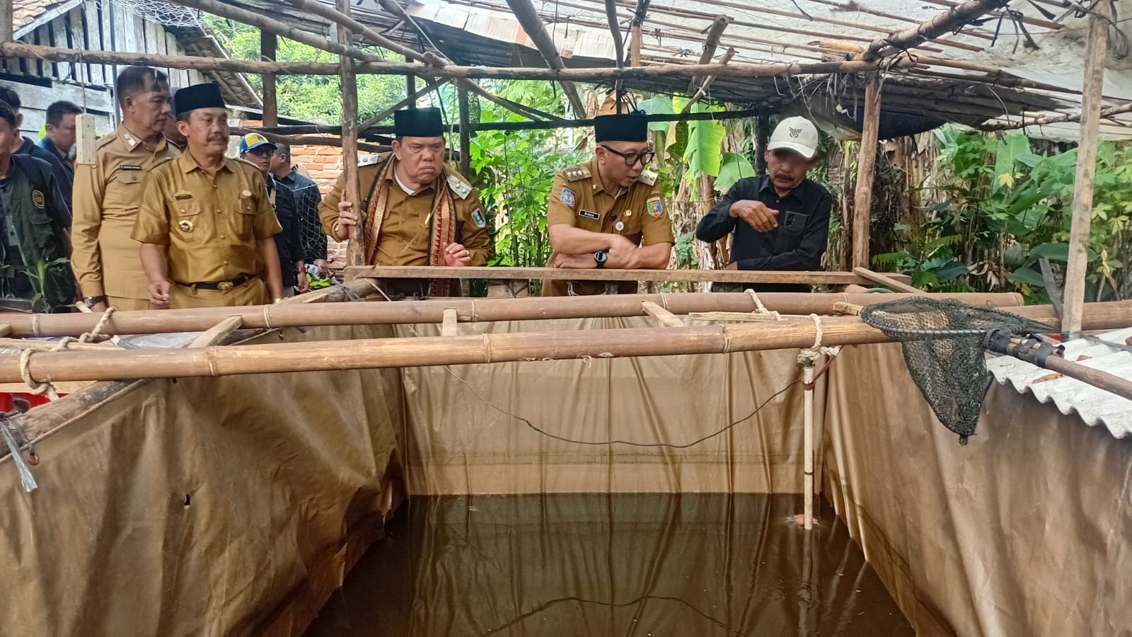 Gubernur Mirza Tinjau Penerapan Pupuk Hayati Cair di Lamtim