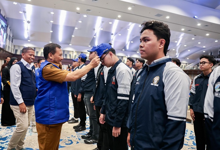 Lepas 4.620 Mahasiswa KKN Undip, Gubernur Luthfi: Lahirkan Inovasi untuk Kecamatan Berdaya!