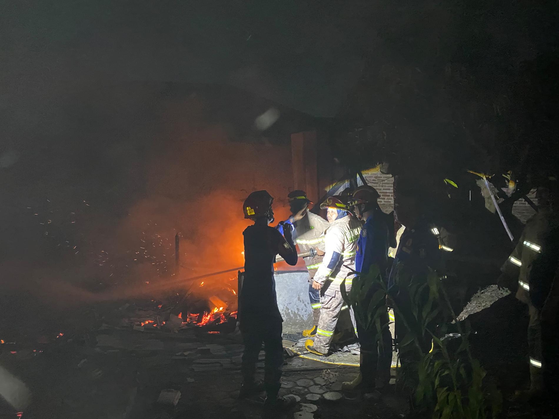 Rumah Semi Permanen di Gedong Meneng Hangus Terbakar, Kerugian Ditaksir Rp30 Juta