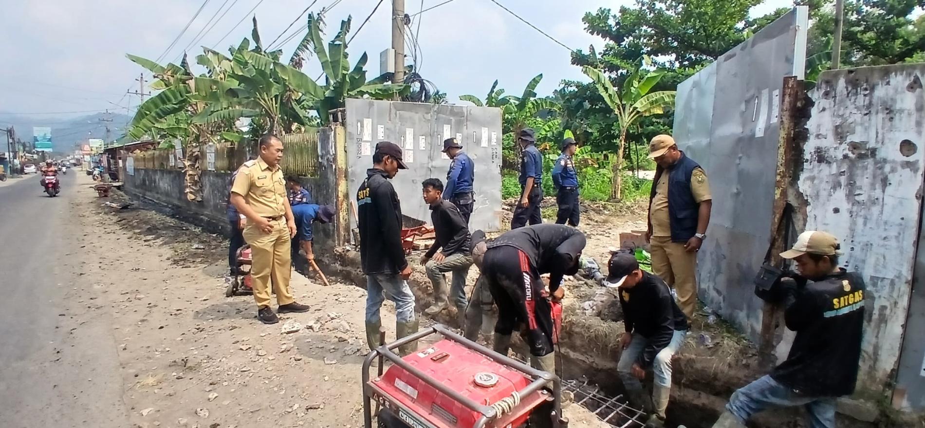Drainase Dibongkar, Aliran Air di Gunung Pala Kembali Normal